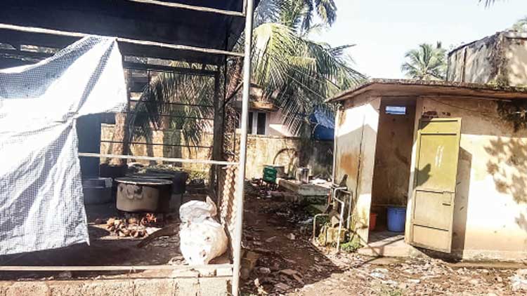 വഴിയോര ബിരിയാണി വിൽപന;  പാചകം കണ്ടാലറയ്​ക്കുന്ന സ്ഥലത്ത്​