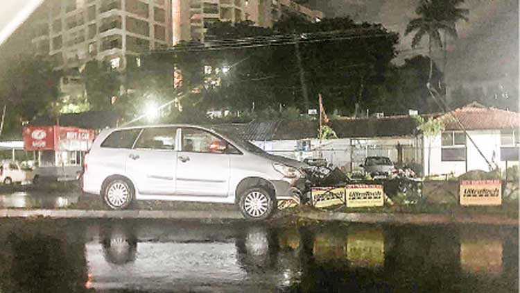 മീഡിയനുകൾ അപകടക്കെണി