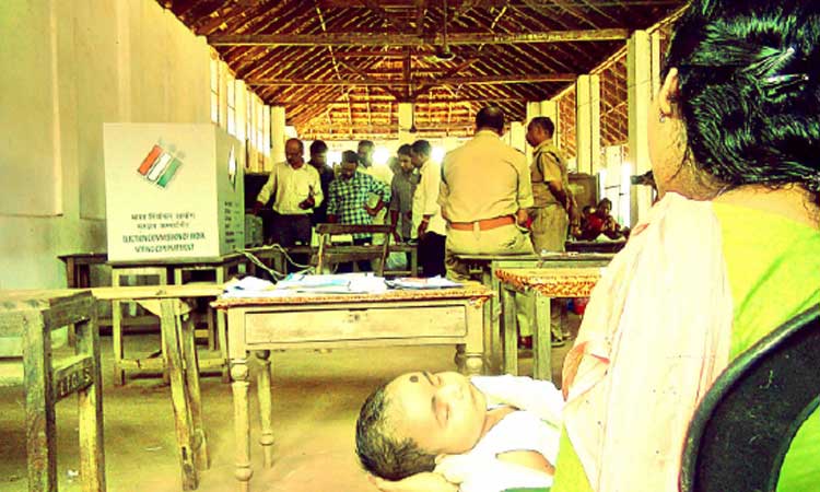 പണിമുടക്കി യന്ത്രങ്ങൾ, ​പണികിട്ടി വോട്ടർമാർ