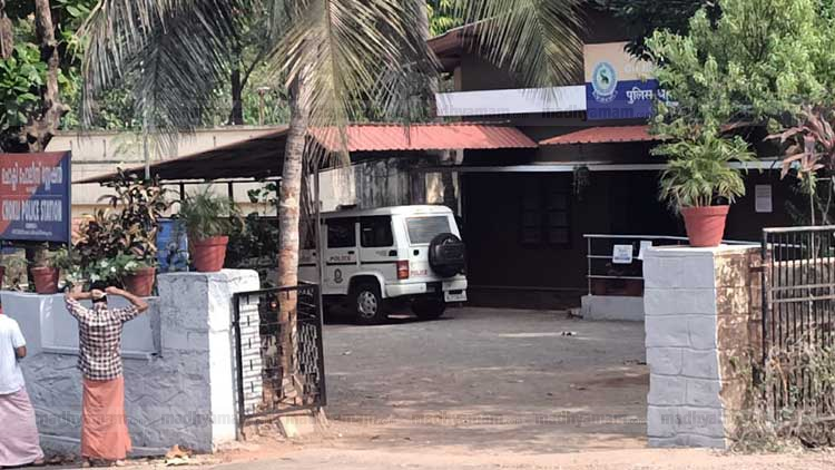 കോവിഡ്: ചൊക്ലിയിൽ അഞ്ചു പൊലീസുകാർ നിരീക്ഷണത്തിൽ; സ്റ്റേഷൻ അടച്ചിട്ടു