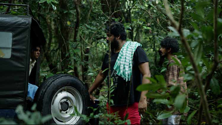 തകർപ്പൻ പ്രകടനവുമായി ജോജുവും നിമിഷയും; ചോലയുടെ ട്രെയിലർ