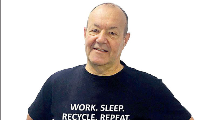 കു​പ്പി​കൊ​ണ്ട്​ കു​പ്പാ​യ​മു​ണ്ടാ​ക്കാം; നാ​ടി​നും ന​ല്ല​തേ വ​രൂ...