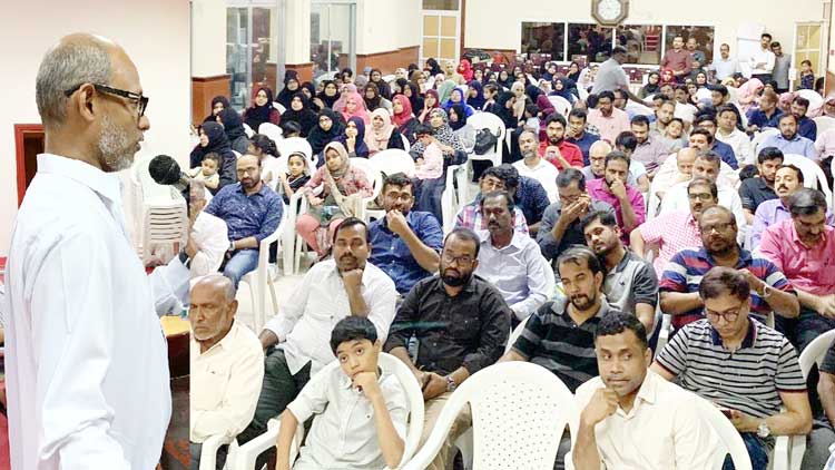 ഖു​​​ർ​​​ആ​​​ൻ പ​​രീ​​ക്ഷ: സ​​മ്മാ​​നം ന​​ൽ​​കി