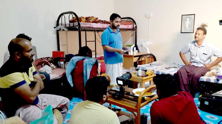 വീട്ടിലിരുന്നു, സിനിമ പിടിച്ചു