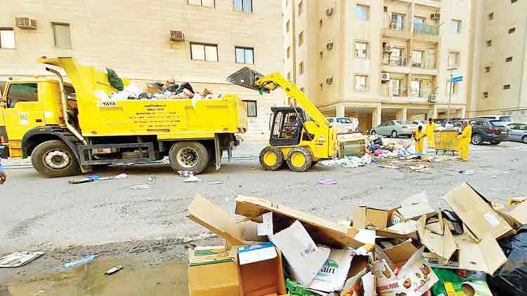 മു​നി​സി​പ്പാ​ലി​റ്റി ശു​ചീ​ക​ര​ണ കാ​മ്പ​യി​ൻ; മാ​ലി​ന്യ ശേ​ഖ​രം നീ​ക്കി​ത്തു​ട​ങ്ങി