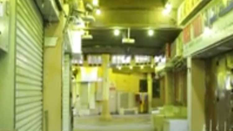 കോ​വി​ഡ്​ ന​ൽ​കി​യ ഇ​രു​ട്ട​ടി​യി​ൽ  പ​ക​ച്ച്​ വ്യാ​പാ​ര​മേ​ഖ​ല