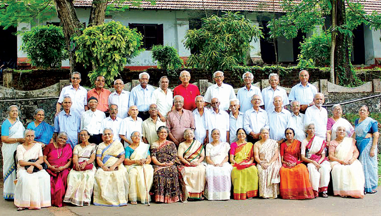 വീണ്ടും സൗഹൃദത്തണലില്‍