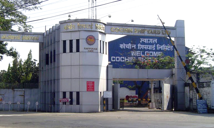 ക​പ്പ​ൽ​ശാ​ല തൊ​ഴി​ലാ​ളി​ക​ൾ സ​മ​ര​ത്തി​ൽ