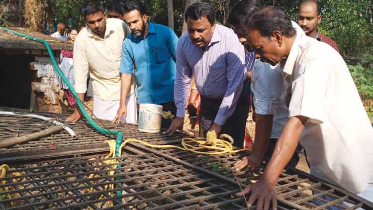 പെരുമ്പിലാവ് കോളനിയിലെ കിണറുകളിൽ പെട്രോളിന്‍റെ അംശം; സമീപത്തെ പമ്പ് അടച്ചിടാൻ നിർദേശം