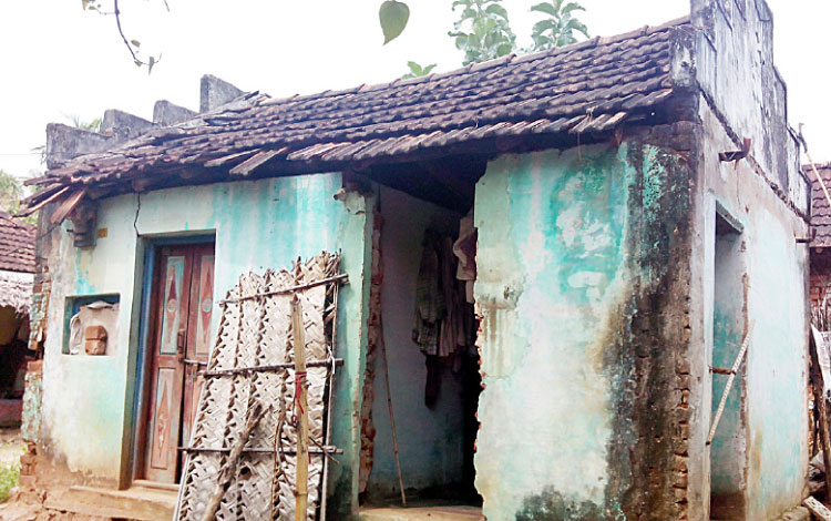 സ്ഥാനാര്‍ഥികള്‍ക്ക് മുന്നില്‍ ചോദ്യശരങ്ങളുമായി കോളനിവാസികള്‍