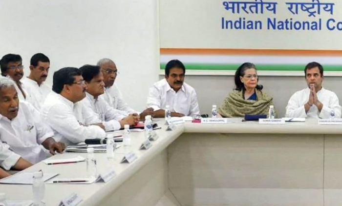 അധ്യക്ഷ ചർച്ചകളിൽ നിന്ന്​ പിന്മാറി സോണിയ, രാഹുൽ