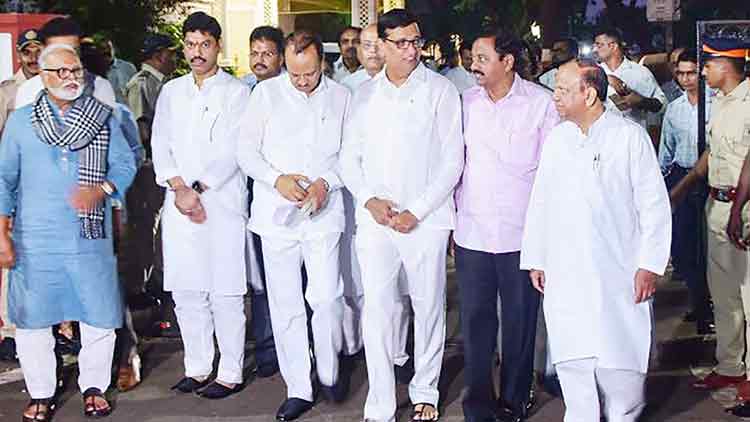 അവിടെ പിരിമുറുക്കം; ഇവിടെ കോൺഗ്രസ് എം.എൽ.എമാർക്ക് അവധിക്കാലം അവിടെ പിരിമുറുക്കം; ഇവിടെ കോൺഗ്രസ് എം.എൽ.എമാർക്ക് അവധിക്കാലം