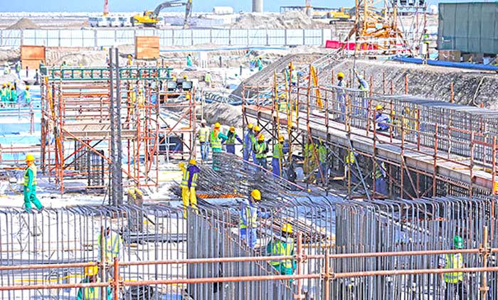 വെ​ള്ളി​യാ​ഴ്​​ച​യും പൊ​തു അ​വ​ധി ദി​ന​ങ്ങ​ളി​ലും നി​ർ​മാ​ണ പ്ര​വ​ർ​ത്ത​ന​ങ്ങ​ൾ പാ​ടി​ല്ല