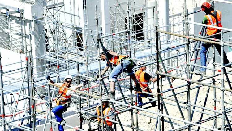 മോ​ശം കാ​ലാ​വ​സ്​​ഥ​യി​ൽ  നി​ർ​മാ​ണ പ്ര​വ​ർ​ത്ത​ന​ങ്ങ​ൾ പാ​ടി​ല്ല