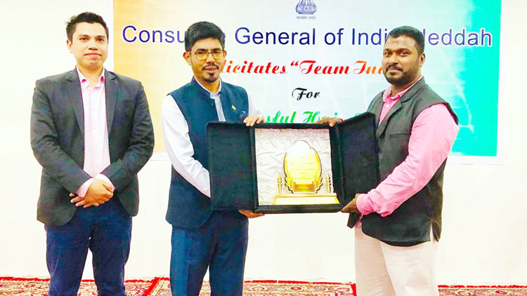 മി​ക​ച്ച ഹ​ജ്ജ്​ വ​ള​ൻ​റി​യ​ർ​ക്ക്​ കോൺസുലേറ്റ്​​ അ​വാ​ർ​ഡ്​; പ്ര​ഥ​മ പു​ര​സ്​​കാ​രം മ​ല​യാ​ളി​ക്ക്​