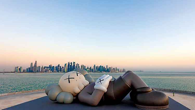 കോ​ർ​ണി​ഷി​ൽ വി​സ്​​മ​യ​മാ​യി ‘ഹോ​ളി​ഡേ’