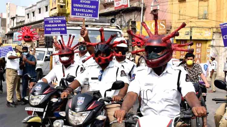 കോവിഡ്​ ബോധവൽക്കരണത്തിന്​ ‘കൊറോണ ഹെൽമറ്റ്​’