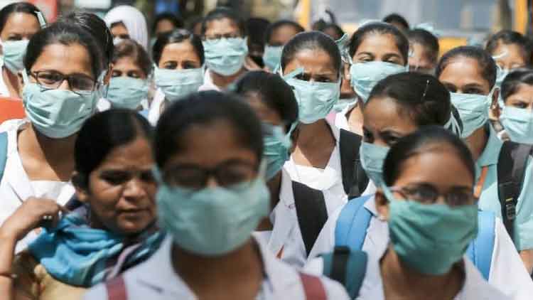 ജാഗ്രതക്ക് കുറവുണ്ടാകരുത്; പുറത്തിറങ്ങുമ്പോൾ നിർബന്ധമായും മാസ്ക് ധരിക്കണം