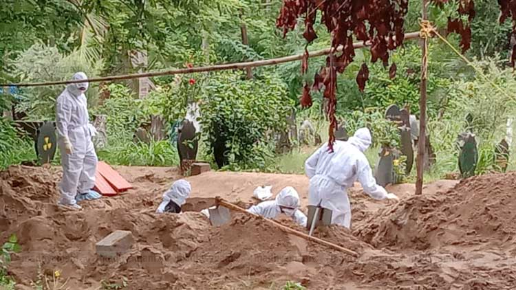 കോവിഡ്: വയോധിക‍യുടെ മൃതദേഹം ഖബറടക്കി