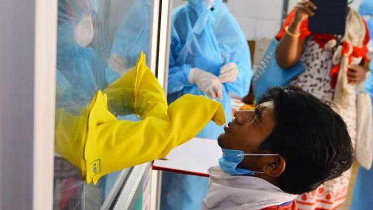 കോവിഡ്​ മൂന്നാംഘട്ടത്തിലേക്ക്​; പ്രതിരോധവും ഏകോപനവും പാളുന്നു 