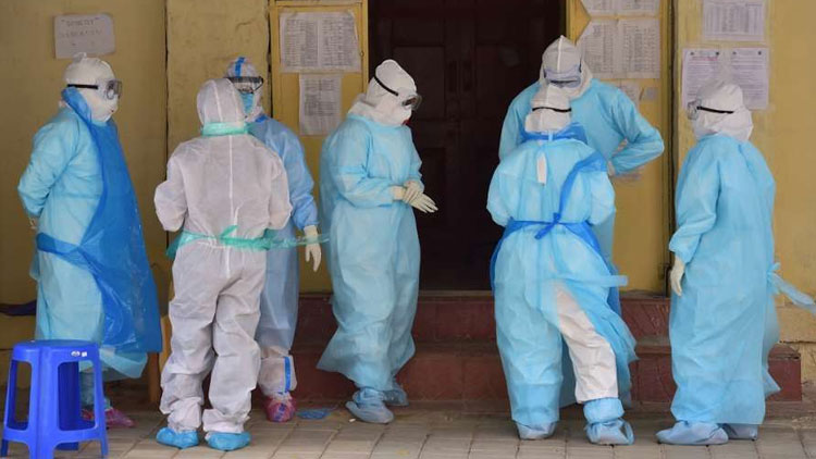 കോവിഡ്: തിരൂർ മത്സ്യമാർക്കറ്റിലെ മൊത്തവ്യാപാരം നിർത്തി; ഗൾഫ്-പച്ചക്കറി മാർക്കറ്റുകളിൽ കർശന നിയന്ത്രണം കോവിഡ്: തിരൂർ മത്സ്യമാർക്കറ്റിലെ മൊത്തവ്യാപാരം നിർത്തി; ഗൾഫ്-പച്ചക്കറി മാർക്കറ്റുകളിൽ കർശന നിയന്ത്രണം