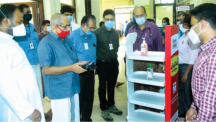 മാസ്​ക്കും വേണ്ട, പി.പി കിറ്റും വേണ്ട, കോവിഡ്​ രോഗികളെ പരിചരിക്കാൻ റോബോട്ട്​