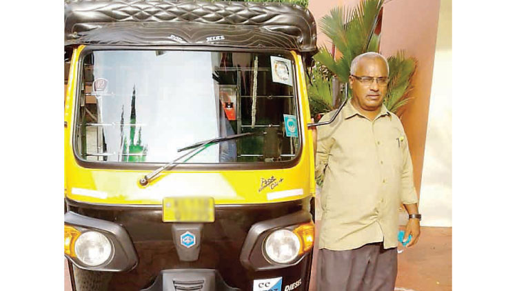 ‘ഏ​യ്​ ഒാ​േ​ട്ടാ..’ വി​ളി വ​രു​മോ?; തൊഴിലെടുക്കാനാവാതെ ഒാട്ടാ തൊ​ഴി​ലാ​ളി​ക​ൾ​