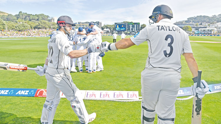 ഇ​ന്ത്യ​ക്കെ​തി​രെ ഒ​ന്നാം ടെ​സ്​​റ്റി​ൽ ന്യൂ​സി​ല​ൻ​ഡ്​ 216/5; 51 റ​ൺ​സ് ലീ​ഡ്​