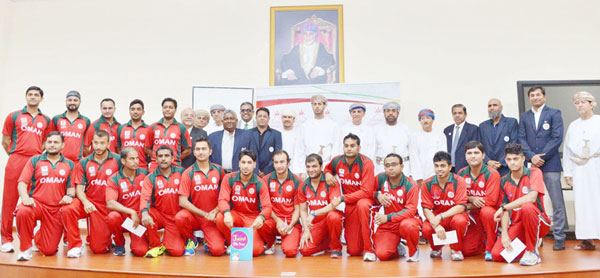 ക്രിക്കറ്റില്‍ ചരിത്രംകുറിച്ച ടീമിനും  പരിശീലകര്‍ക്കും ആദരം