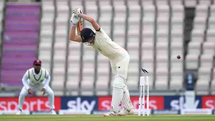 കൊ​ടു​ങ്കാ​റ്റാ​യി ഹോ​ൾ​ഡ​റും ഗ​ബ്രി​യേ​ലും; ഇംഗ്ലണ്ട്​ 204ന്​ പുറത്ത്​