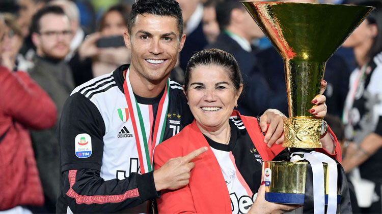 അമ്മ ആശുപത്രിയിൽ; റൊണാൾഡോ വീട്ടിലേക്ക്​ മടങ്ങി