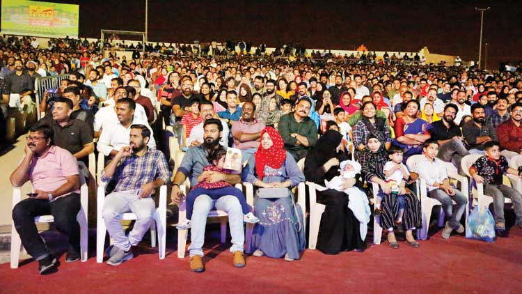 സം​ഗീ​ത മ​ധു​രം പെ​യ്​​തി​റ​ങ്ങി​യ ന​ക്ഷ​ത്ര രാ​വ്​