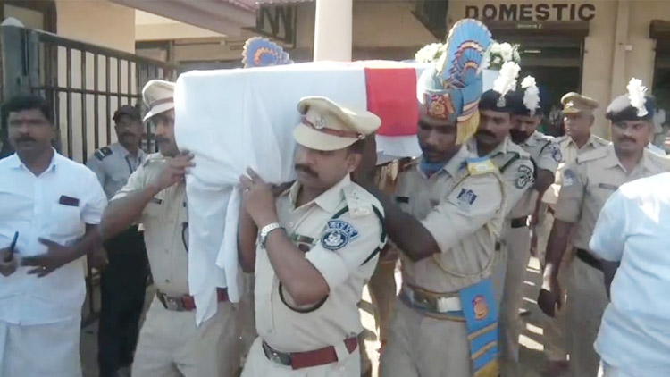 സഹപ്രവര്‍ത്തകൻെറ വെടിയേറ്റു മരിച്ച ജവാൻെറ മൃതദേഹം നാട്ടിലെത്തിച്ചു