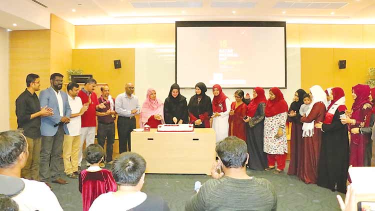 രോ​ഗി​ക​ളോ​ടൊ​ത്ത് ന​ടു​മു​റ്റം  ദേ​ശീ​യ​ദി​നാ​ഘോ​ഷം