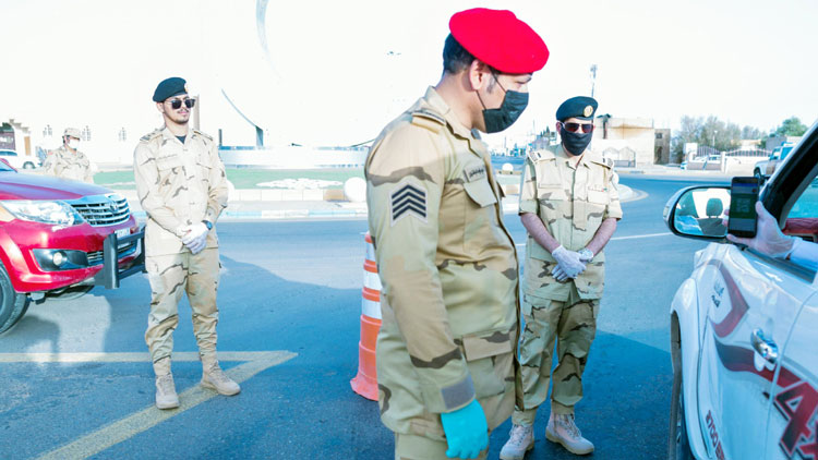 സൗ​ദി​യി​ൽ മു​ഴു​സ​മ​യ ക​ർ​ഫ്യൂ; പൊ​ലീ​സ്​ നി​രീ​ക്ഷ​ണം ശ​ക്ത​മാ​ക്കി