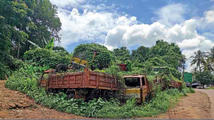 തൊ​ണ്ടി​വാ​ഹ​ന​ങ്ങ​ൾ മാ​റ്റി​യി​ല്ല; ദു​രി​തം​പേ​റി കു​ടും​ബ​ങ്ങ​ൾ