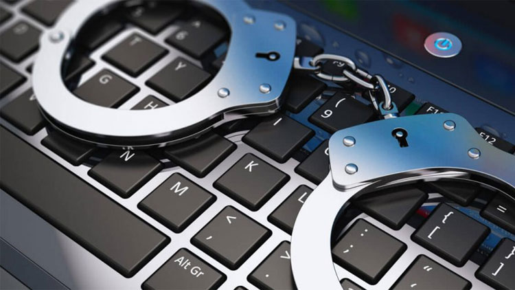 കമ്പനിക്കെതിരെ നാട്ടിൽ നിന്ന് ഫെയ്സ്​ബുക്കിൽ പ്രതിഷേധം; ഷെയർ ചെയ്​ത  രണ്ടു പേർ സൗദിയിൽ പിടിയിൽ