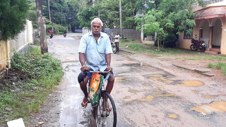 ശ്രീകണ്ഠൻനായർക്ക് 70ാം വയസ്സിലും സൈക്കിൾ അരുമ മിത്രം