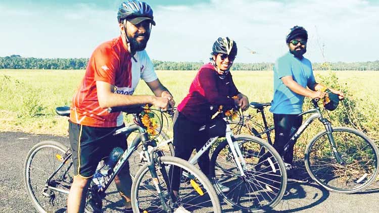 ഒളിമ്പിക്സ് കാണാൻ സൈക്കിളിൽ മൂവർ സംഘം ജപ്പാനിലേക്ക്​