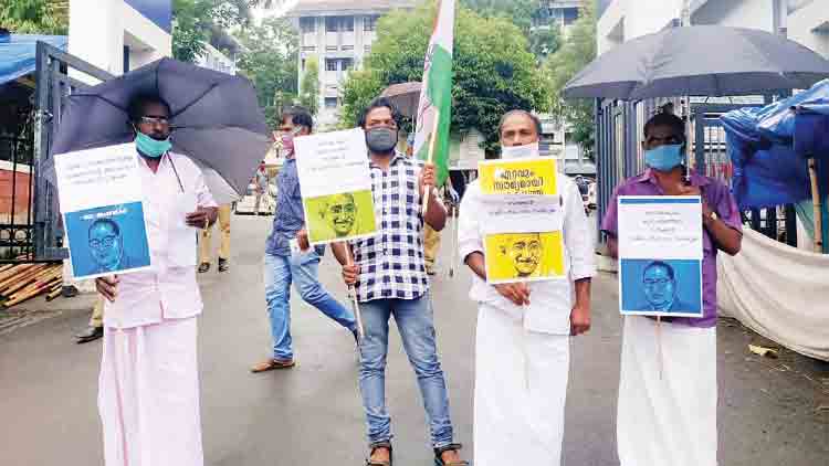 ദേവികയുടെ മരണം: ദലിത് കോൺഗ്രസ് കലക്ടറേറ്റ് ധർണ 