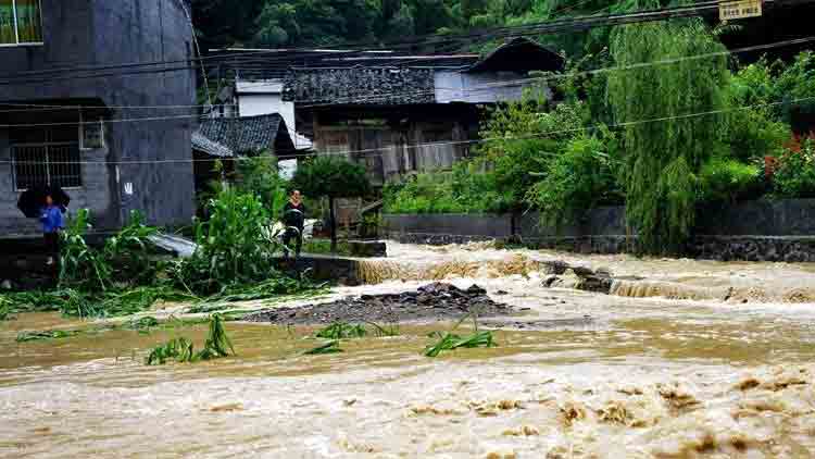 വെള്ളപ്പൊക്കം: അണക്കെട്ട്​ തകർത്ത്​ ചൈന