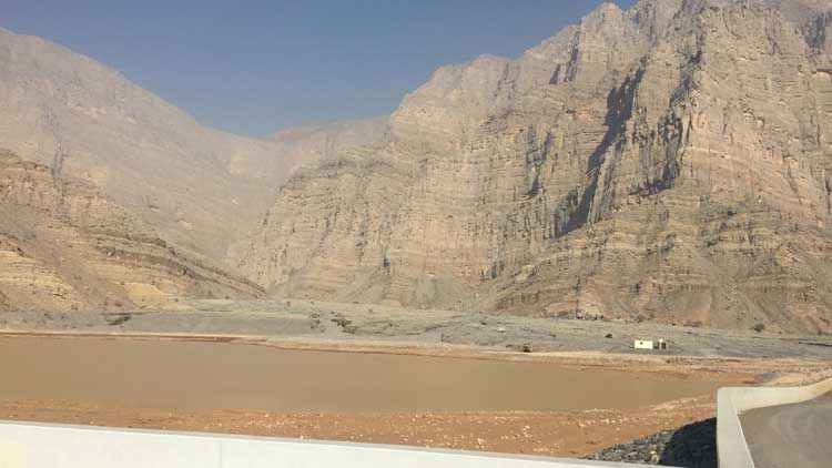 റാ​സ​ല്‍ഖൈ​മ​യെ തു​ണ​ച്ച​ത് ത​ട​യ​ണ​ക​ളും ദു​ര​ന്ത നി​വാ​ര​ണ സേ​ന​യു​ടെ ച​ടു​ല നീ​ക്ക​ങ്ങ​ളും