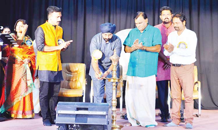 നൃ​ത്ത​കൂ​ട്ടാ​യ്​​മ​ക്ക്​​ തി​രി​തെ​ളി​ഞ്ഞു