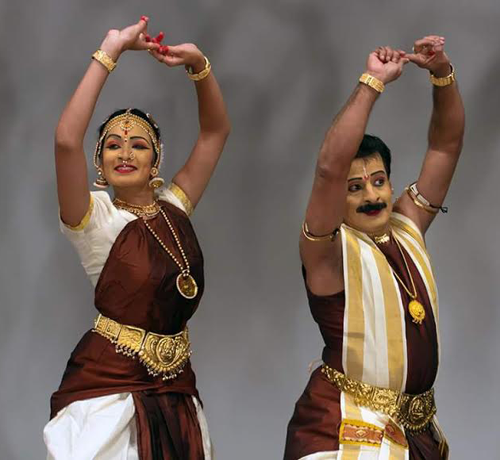 നടനവേദിയില്‍ ഒന്നിച്ച് അച്ഛനും മകളും