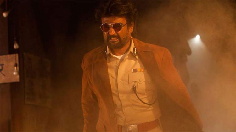 കാക്കിയിട്ട് കിടിലൻ ലുക്കിൽ രജനി; ദർബാർ ചിത്രം വൈറൽ