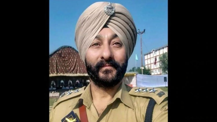 തീവ്രവാദികളെ കൊണ്ടുപോകാൻ ദേവീന്ദർ സിങ്ങിന്​ നൽകിയത്​ 12 ലക്ഷം