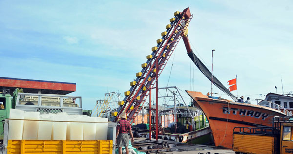 മറൈന്‍ എന്‍ഫോഴ്സ്മെന്‍റ് സ്റ്റാര്‍ട്ട് പറഞ്ഞു; ബോട്ടുകള്‍ കടലില്‍