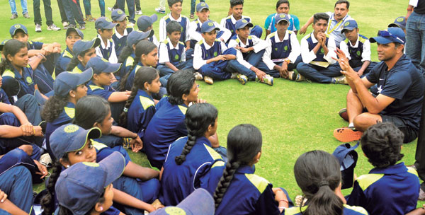 വിനയത്തിന്‍െറ പച്ചപ്പില്‍ വന്മതിലിന്‍െറ സല്ലാപം