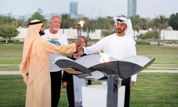 മു​ഹ​മ്മ​ദ്​ ബി​ൻ റാ​ശി​ദും മു​ഹ​മ്മ​ദ്​ ബി​ൻ സാ​യി​ദും ദീ​പ​ശി​ഖ സ്വീ​ക​രി​ച്ചു