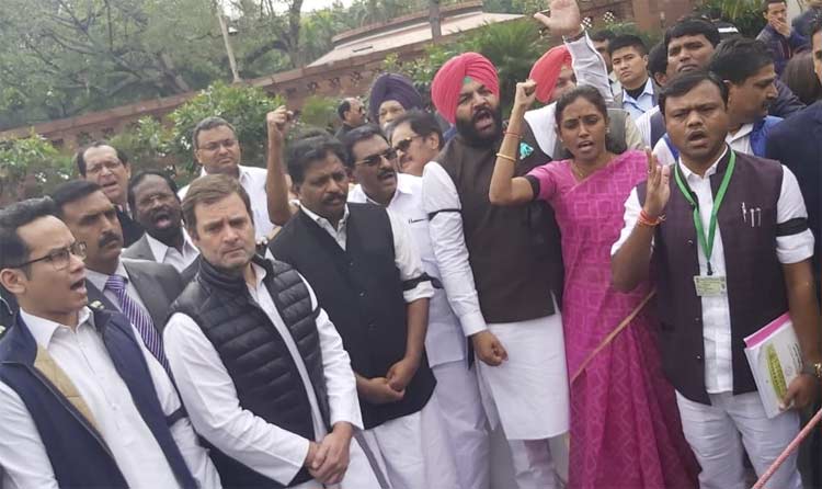 ഇരു സഭകളിലും കോൺഗ്രസ്​ പ്രതിഷേധം ശക്​തം; രാജ്യസഭ ഈമാസം 11 വരെ പിരിഞ്ഞു